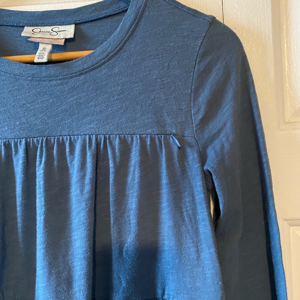 Jessica Simpson nursing pregnancy top